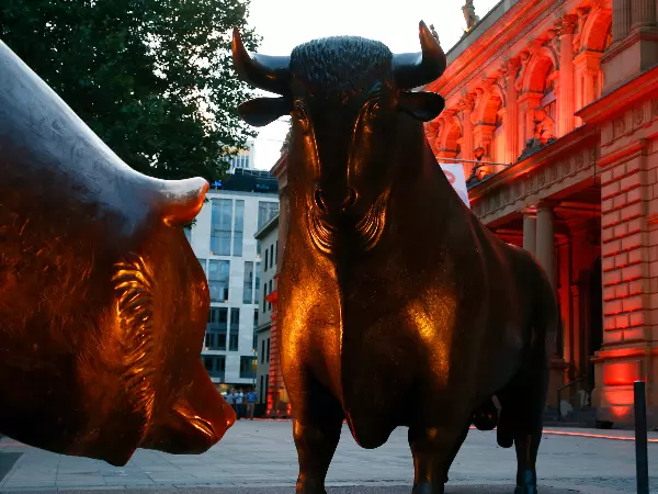 bull and bear statue